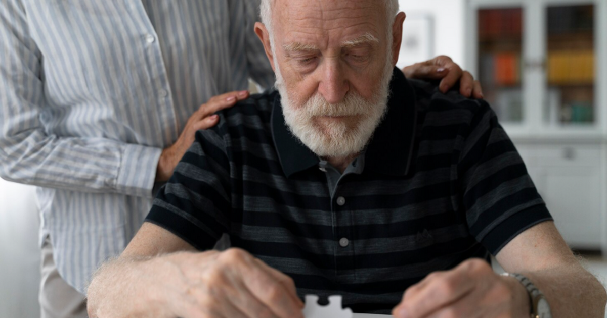 Исследование: низкий доход связан с большим риском деменции Люди с низким доходом чаще сталкиваются с повыш...