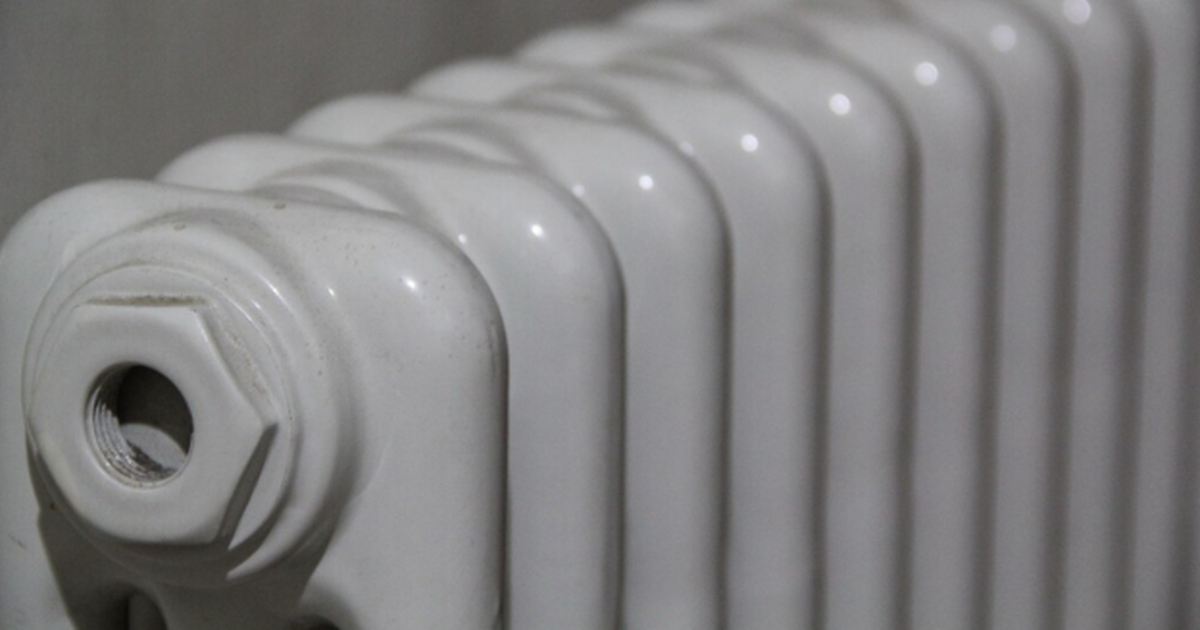 Когда на улице уже минус, батареи еле тёплые, а...