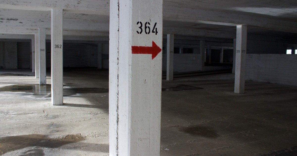 Торги проводит "Русский аукционный дом"