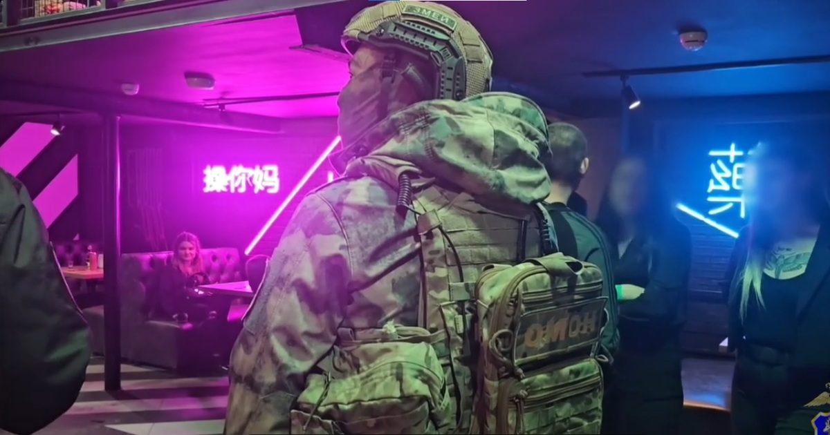 Полицейские совместно с ОМОН провели рейд по ув...