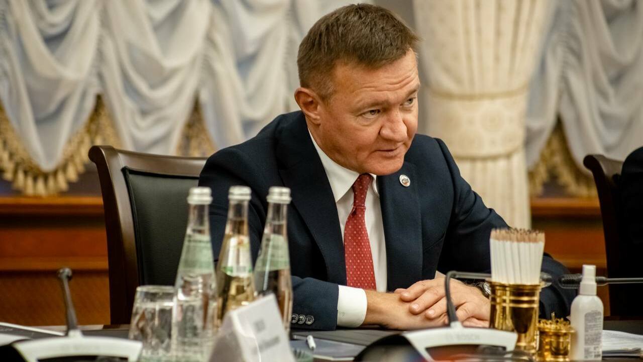 Последний день Романа Старовойта: от отставки до загадочной смерти Бывший министр транспорта Роман Старовойт потер...