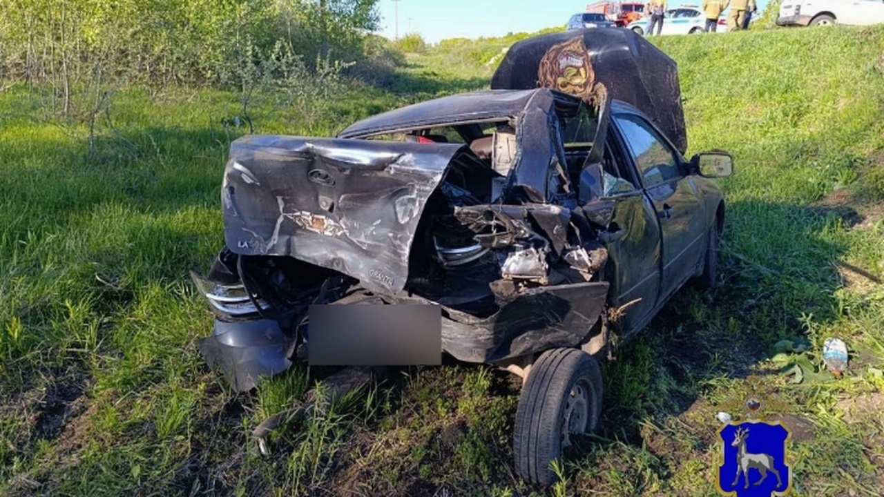 В Самарской области на трассе Борское-Богатое произошло ДТП с 3 пострадавшими В результате столкновения с "Нивой" "Лада Грант...
