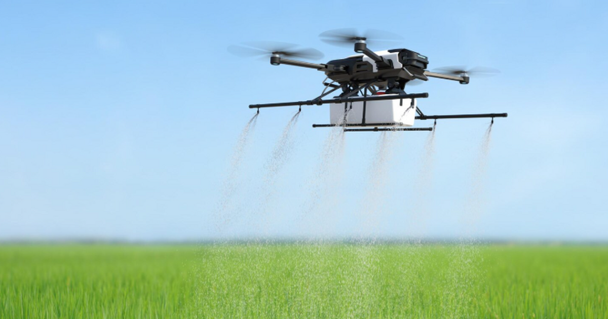 Автостанция заправляет сразу три агродрона за 5 минут без оператора Студенты разработали наземную автоматизированну...