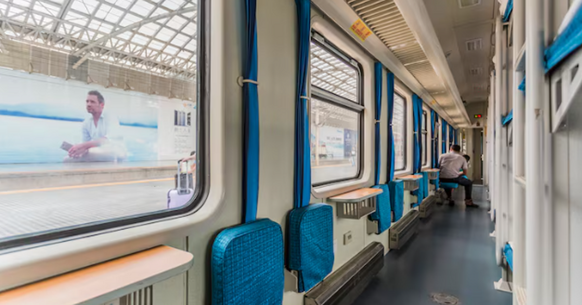 Выкупают целое купе в плацкарте и вешают занавеску: пассажиры нашли новый лайфхак для привата Плацкарт по-новому: зачем пассажиры выкупают це...