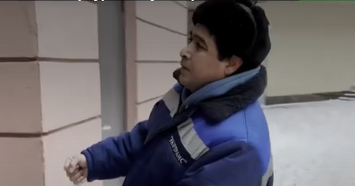 Хайрулло Ибадуллаев поймал выпавшего из окна мн...