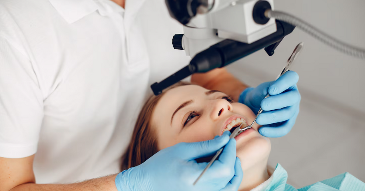 Регулярный уход за зубами и визиты к стоматолог...