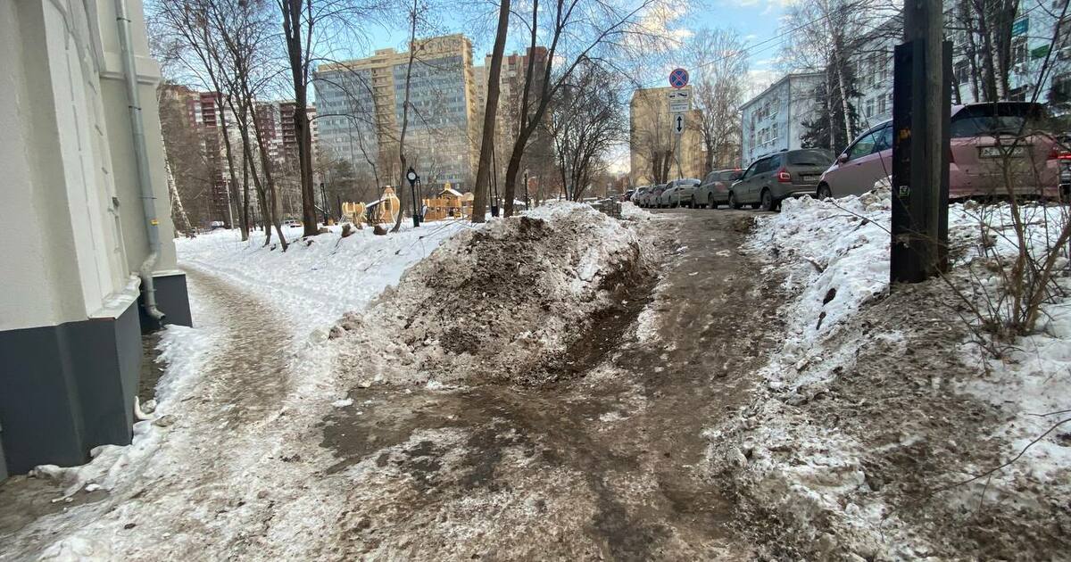 Ситуацию с жителями обсудили депутат Дегтев и з...