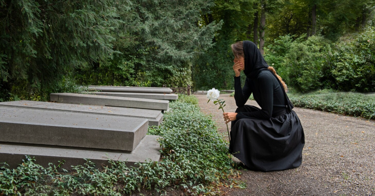 РПЦ объяснила, как правильно поминать усопших на кладбище Русская православная церковь напомнила верующим...