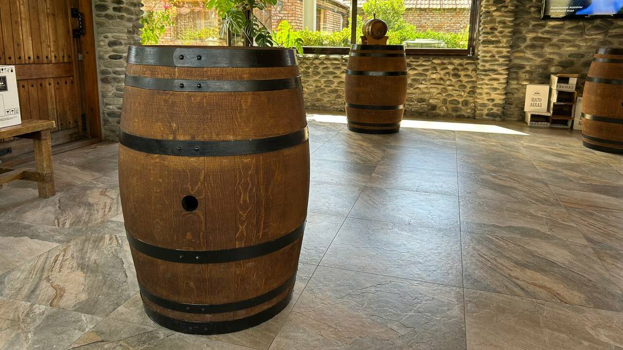 УФАС потребовало убрать бочку вина у входа в самарский ресторан Koza Tapas Самарское УФАС обратилось к заведению с просьбо...