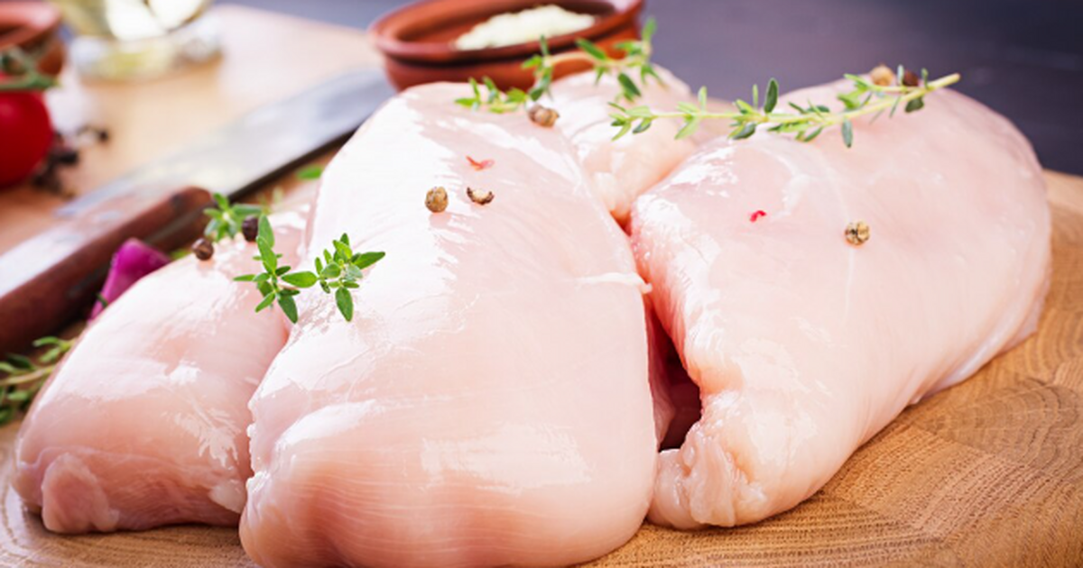 Варите как грибы, жарьте как рыбу: работник птицефабрики рассказал, как избавиться от вредной химии в курином мясе Полностью избежать промышленной птицы сложно. Д...