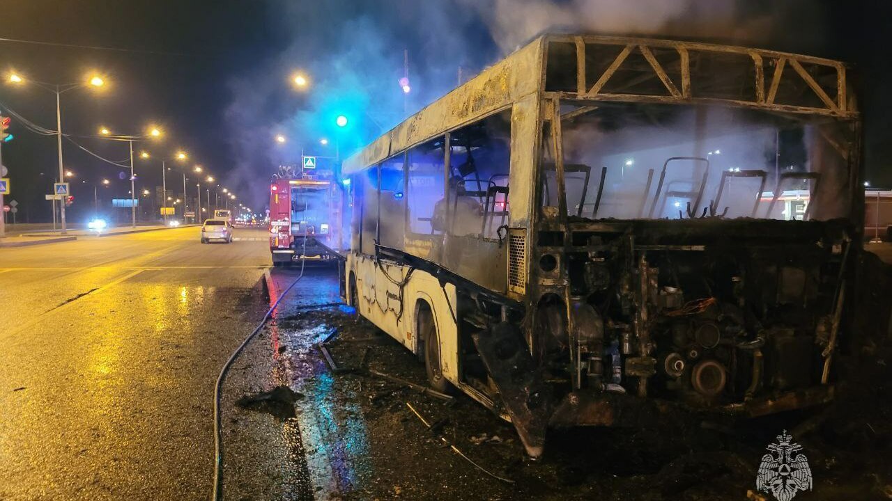 В Самаре на улице Ташкентской загорелся автобус с пассажирами В четверг, 9 октября, на улице Ташкентской в Са...