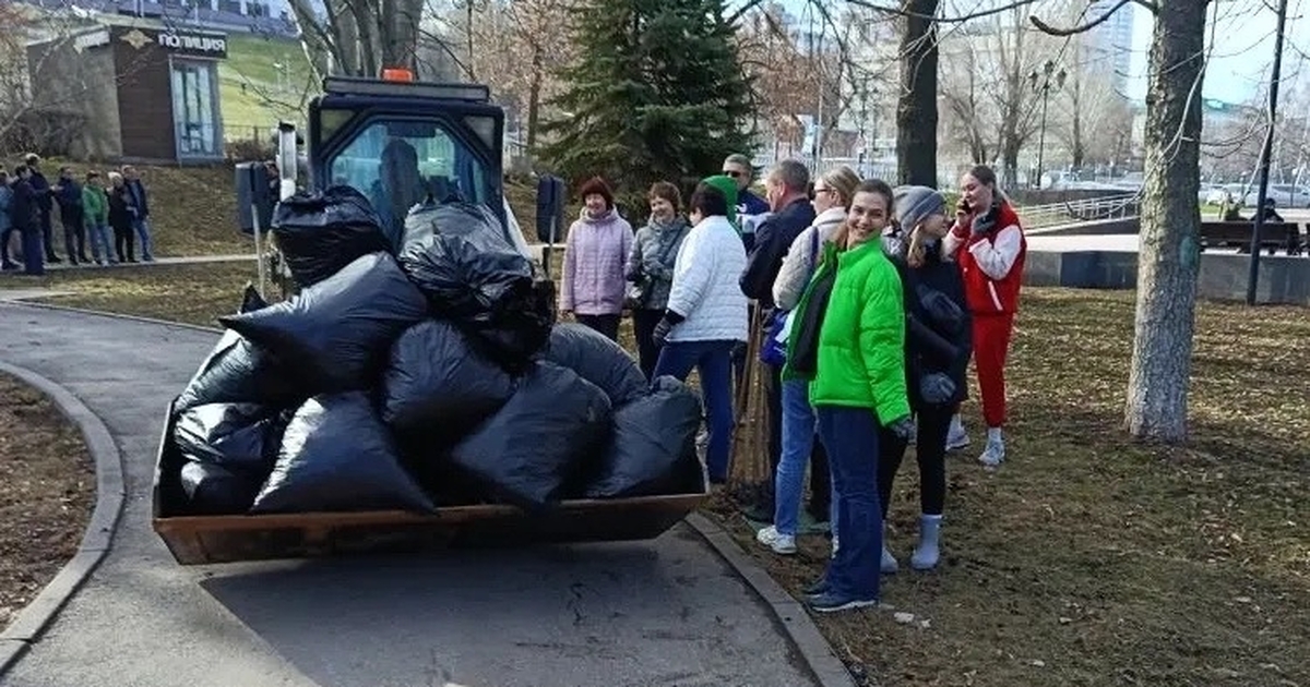 В Красноглинском районе Самары прошел Всероссийский субботник В мероприятиях по благоустройству приняли участ...