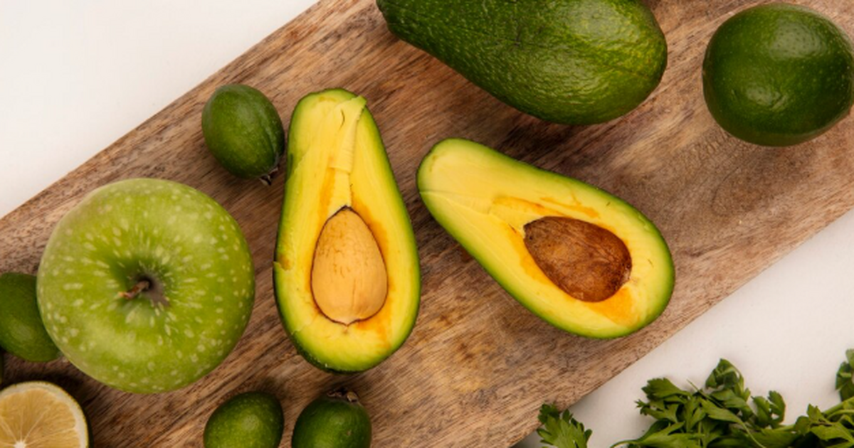 Никогда не выбрасывайте кожуру авокадо - она на вес золота: 2 неочевидных применения для дачников То, что обычно летит в мусор, может работать на...