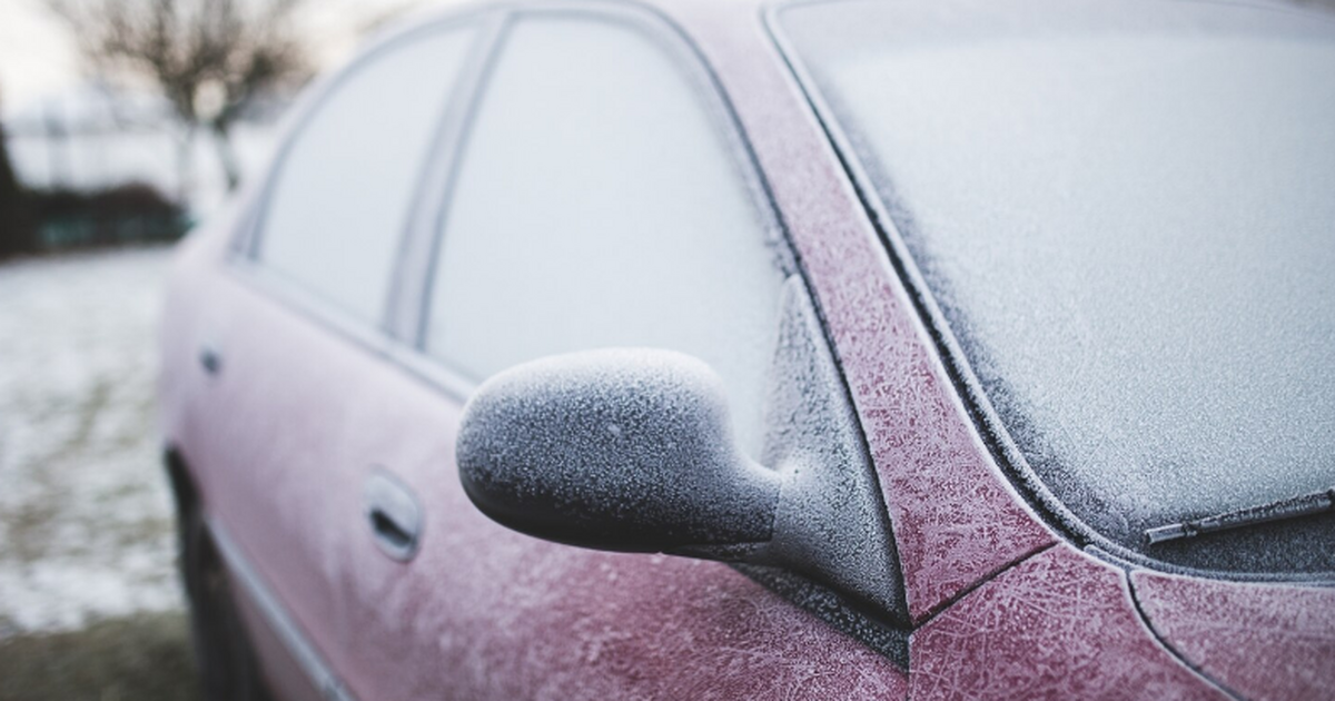 Физик объяснил, как безопасно открыть замерзший замок двери автомобиля Эксперт объяснил причины замерзания автомобильн...