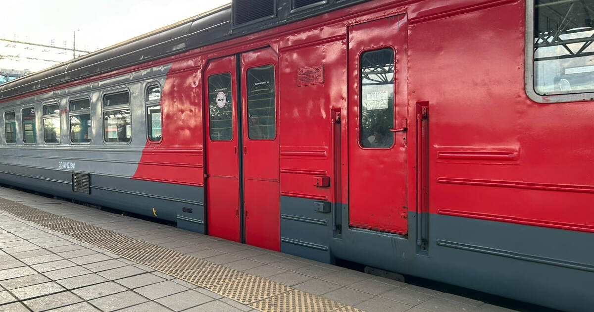 Россияне пересели в плацкарт: экономия на поездках бьет по купе и СВ Зимний спрос на поездки в 2025 году выглядит па...