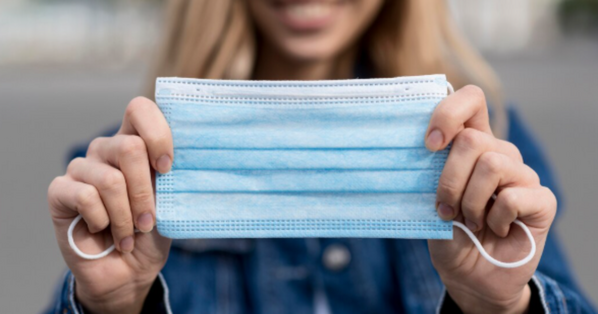 Верующие обратились к священнослужителю с вопро...