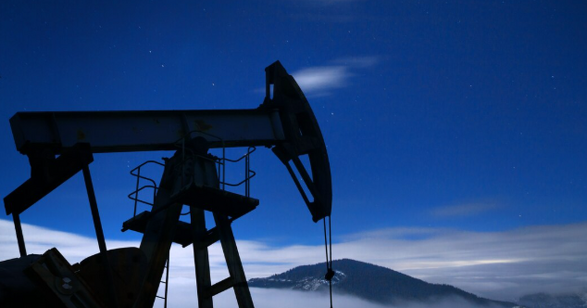 Трамп пообещал временно ослабить нефтяные санкц...