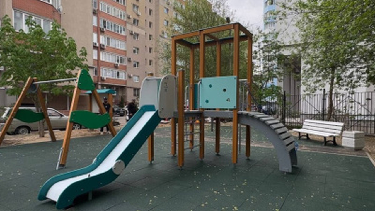 В Самаре жители Ленинского района получили грант на благоустройство двора Грант в 500 тысяч рублей был предоставлен одной...