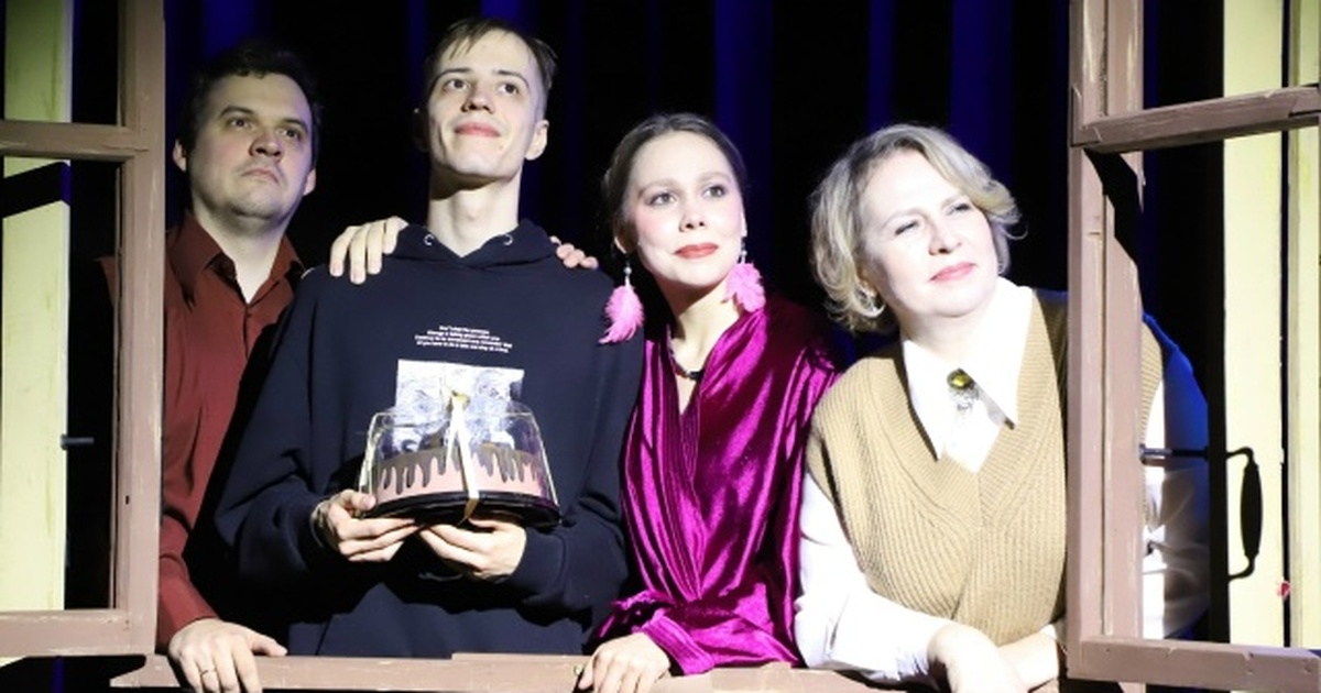 Пьесу "Просто жить" поставили в городском театр...