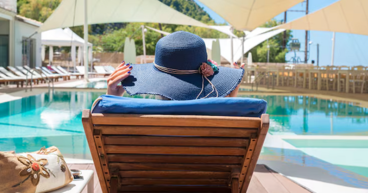 Россияне экономят на праздниках: те же отеле дешевле на 130 тысяч рублей На фоне подорожания новогодних туров на 50–60% ...