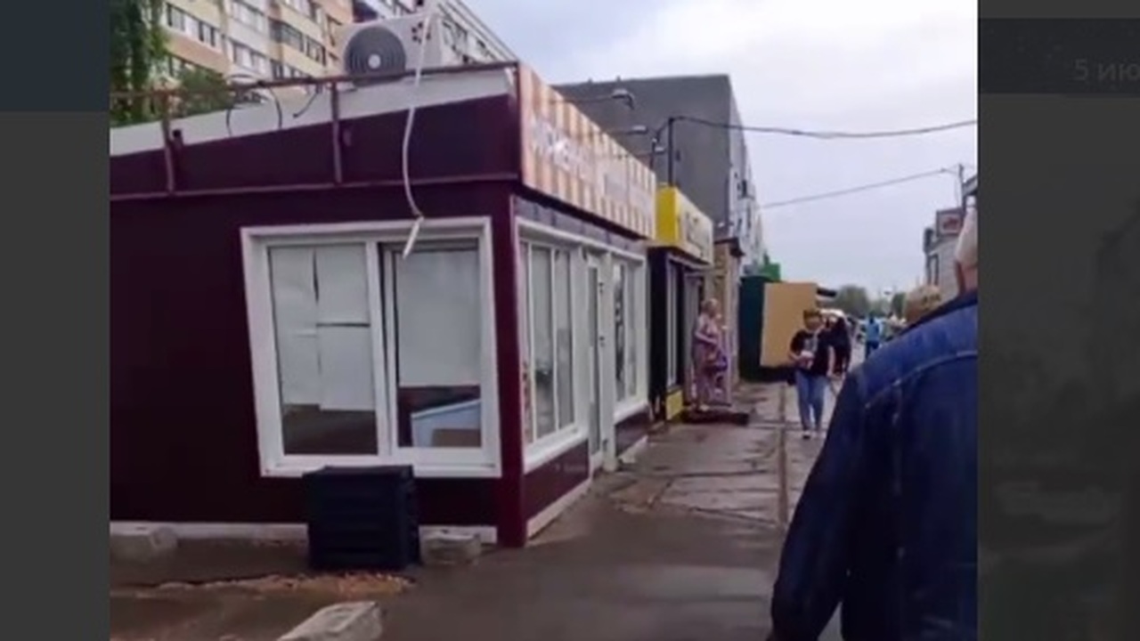 Жители Тольятти обеспокоены несанкционированной торговлей в Автозаводском районе Об этом рассказал муниципальный депутат Натаниэ...