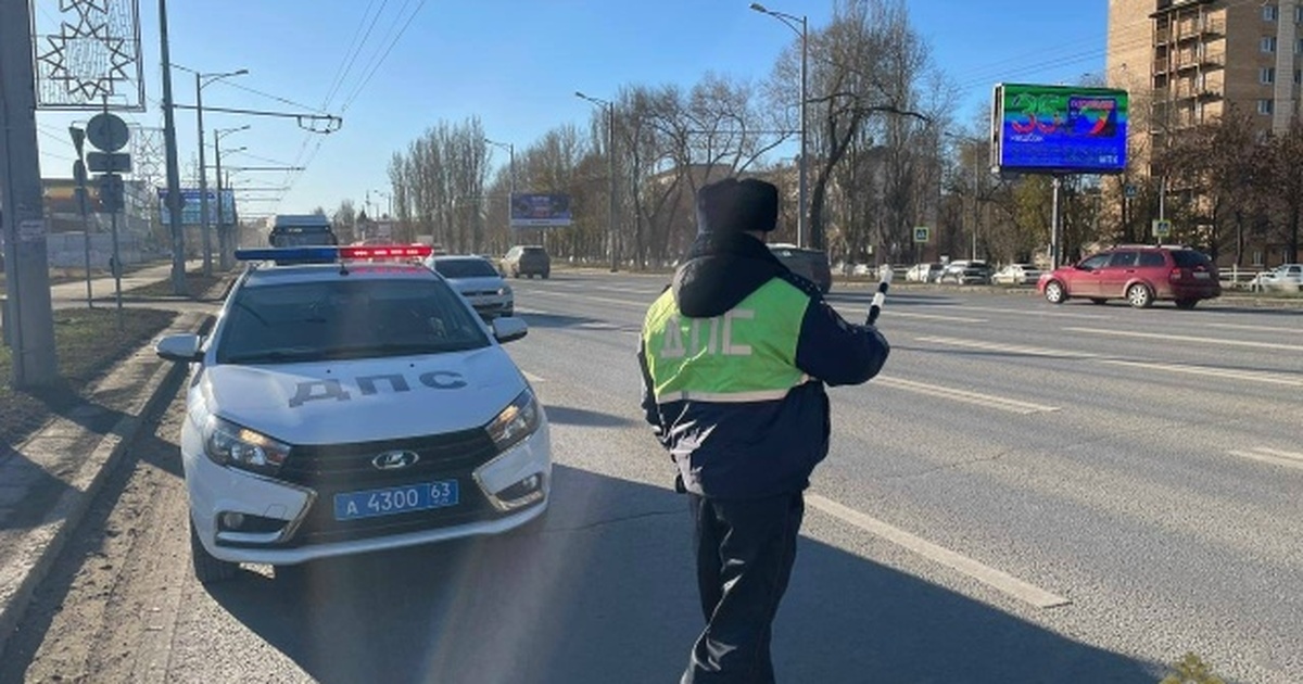 В Самаре рецидивист отобрал телефон у школьника, не сумев разблокировать свой Преступника задержали сотрудники Госавтоинспекции