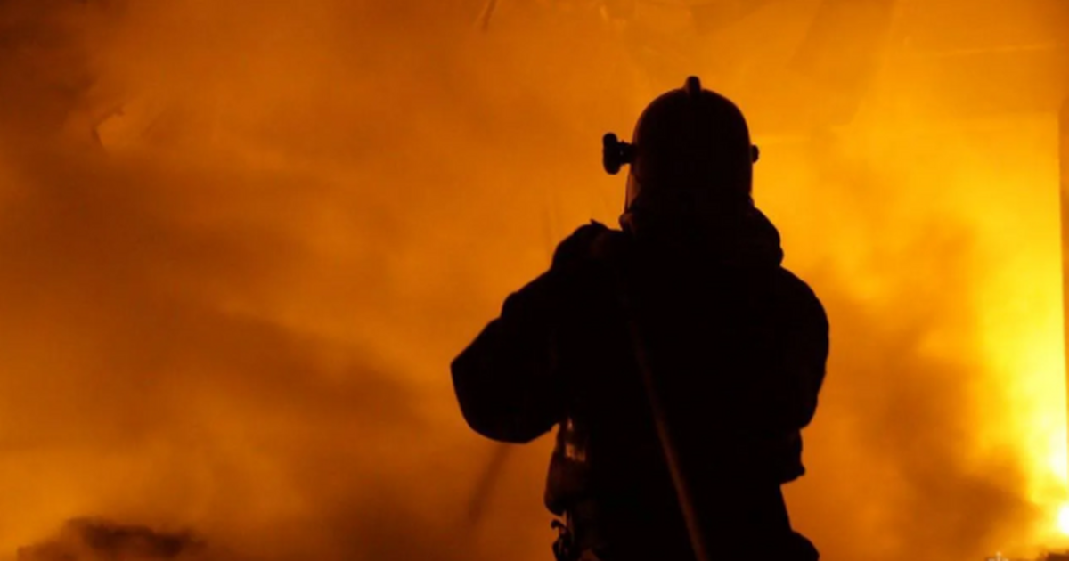 Площадь горения составила около трёх квадратных...