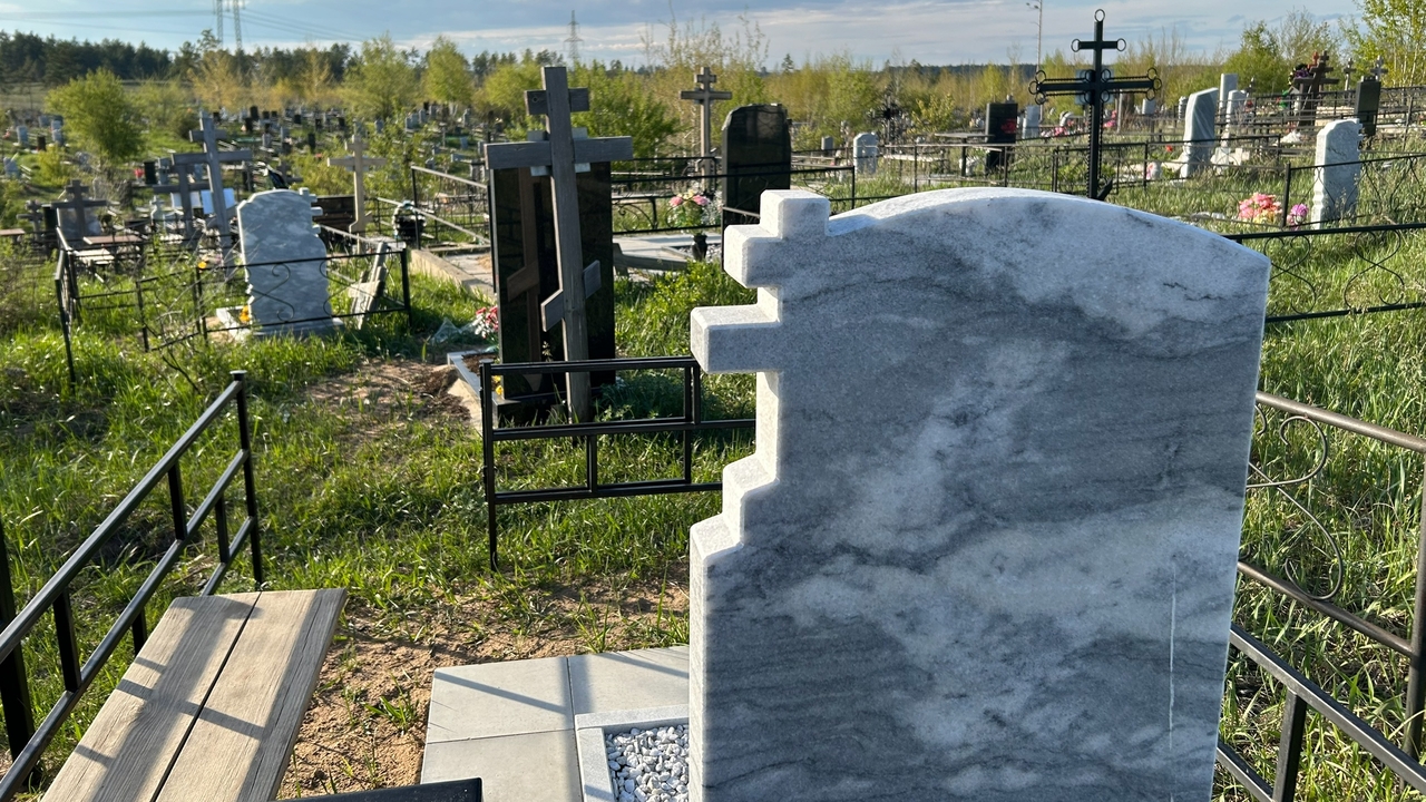 В РПЦ объяснили, когда ставить памятник и какие цветы сажать на могиле Священнослужители православной церкви дали разъ...