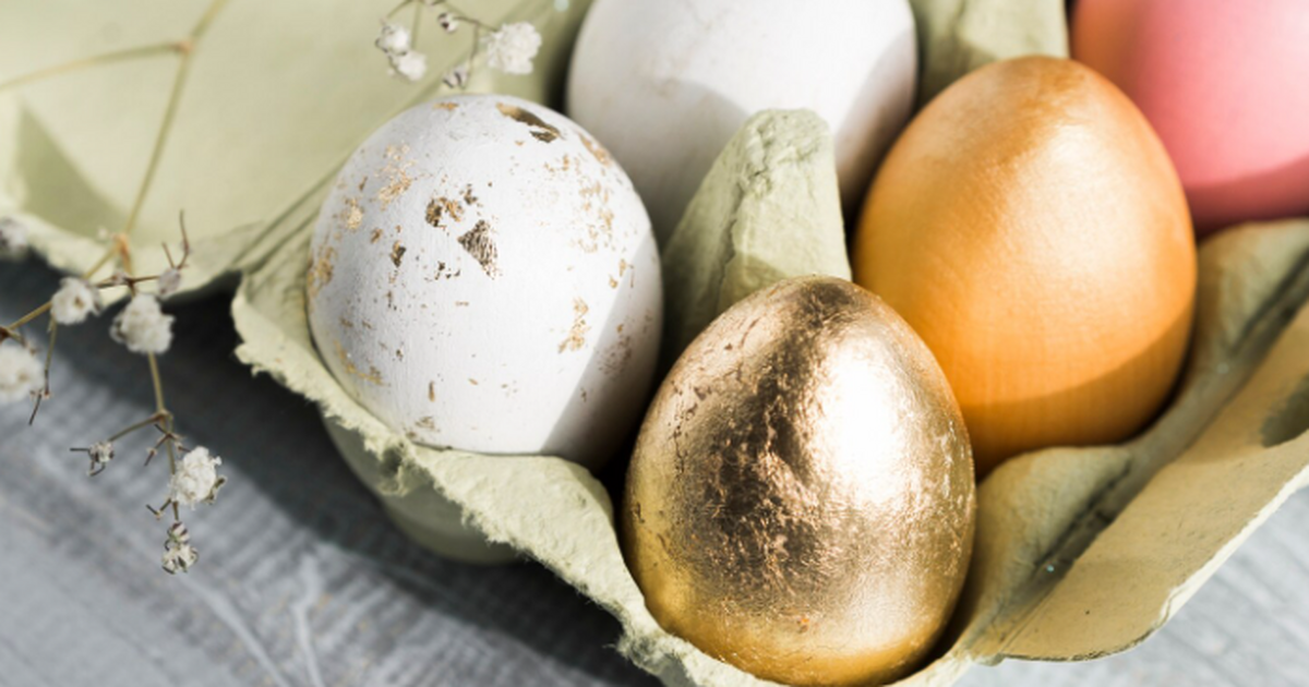 Священник РПЦ объяснил, почему наклейки с икона...