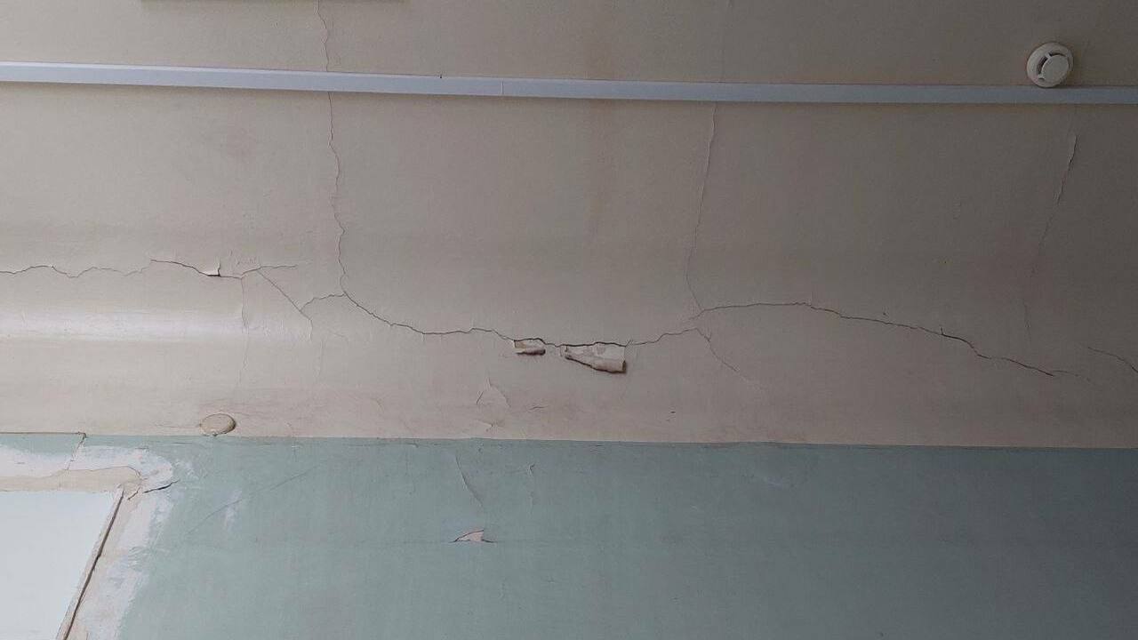 В Самаре прокуратура потребовала привести в порядок городскую поликлинику № 13 Здание поликлиники является объектом культурног...