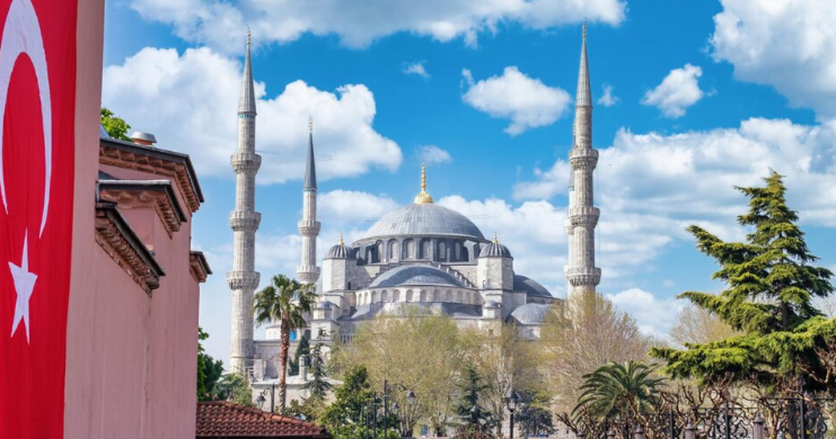 В турецкой Аланье британский турист остался нед...