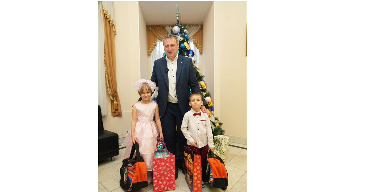 В Самаре стартовала акция "Елка желаний" для 679 детей-сирот В ней может принять участие любой желающий на у...