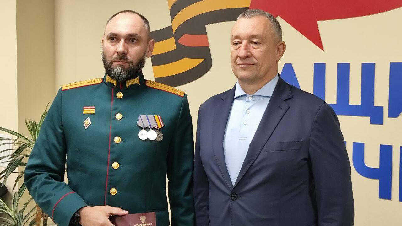 27 июня в Самаре 2 ветеранам СВО из Тольятти вручили ключи от новых автомобилей Автомобили предоставлены Госфондом "Защитники О...