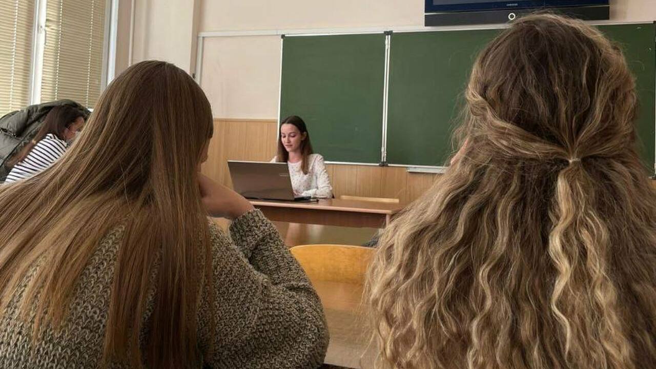 В школах отменяют важный предмет с 1 сентября: ученики прыгают до потолка от счастья, учителя в замешательстве Начиная с 2025 года, российское образование жду...