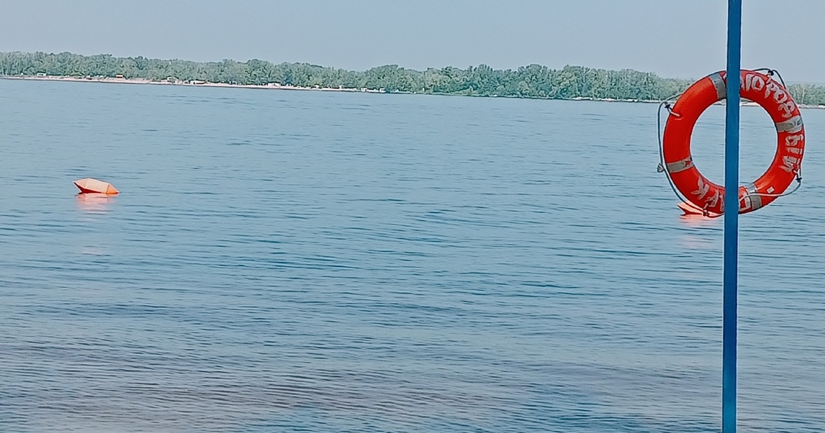 Вода в Волге у берегов Самары прогрелась только до 13 градусов Подготовке пляжей также мешает высокий уровень ...