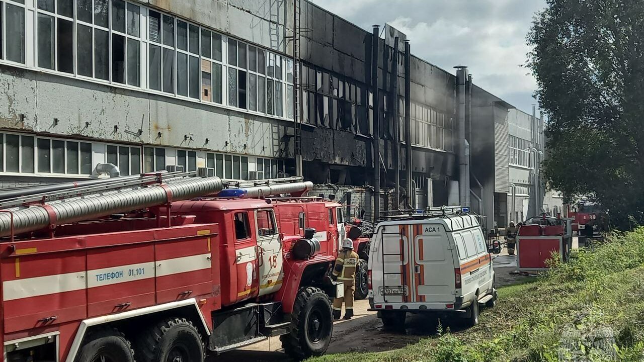 Пожар успешно ликвидирован: в Новокуйбышевске горел цех по производству полиэтиленовой пленки Погибших и пострадавших в результате ЧП нет