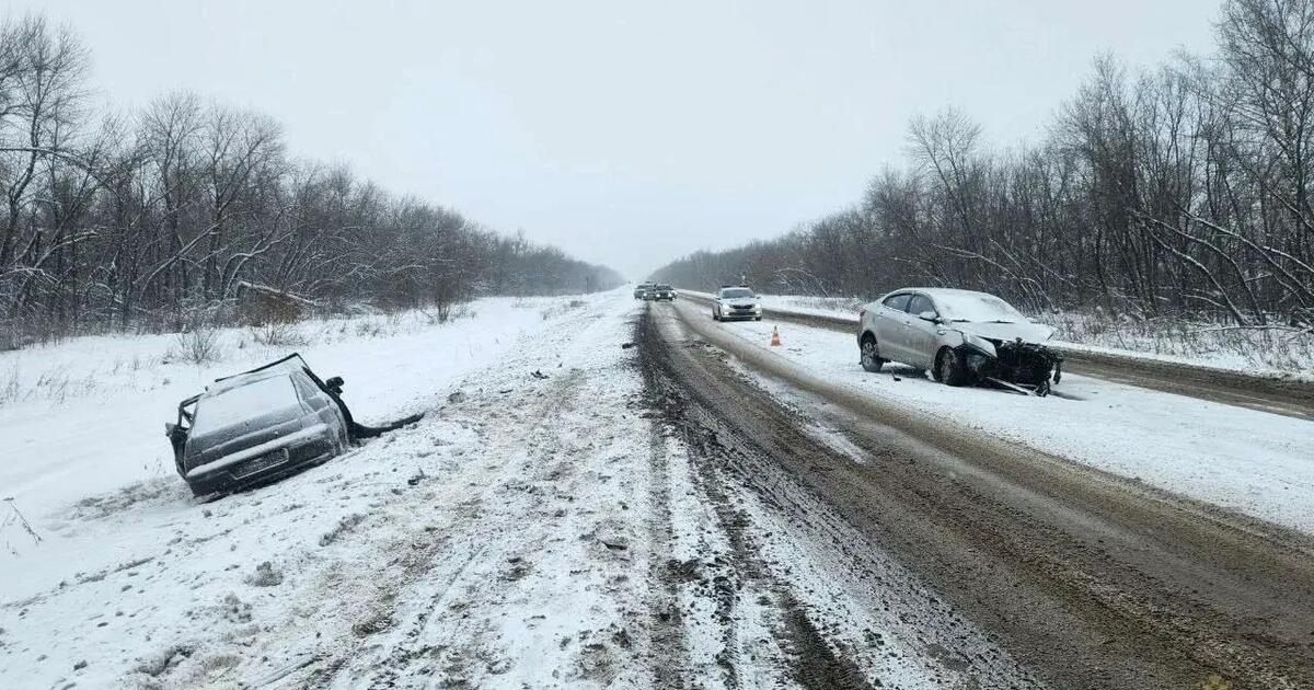 Столкновение произошло из-за выезда на полосу в...