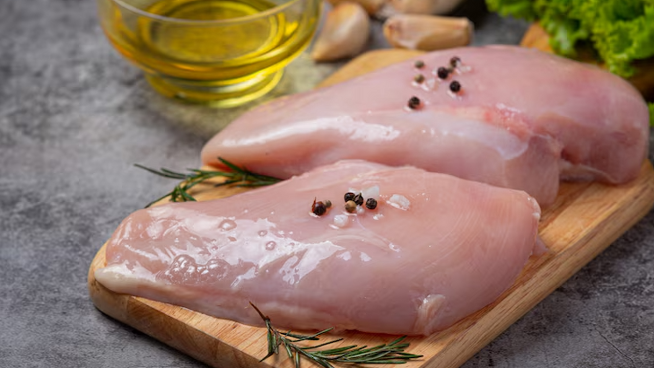 Как избавиться от химии в курином мясе: работник птицефабрики посоветовал — должна знать каждая домохозяйка Как уменьшить количество химикатов в курином мя...
