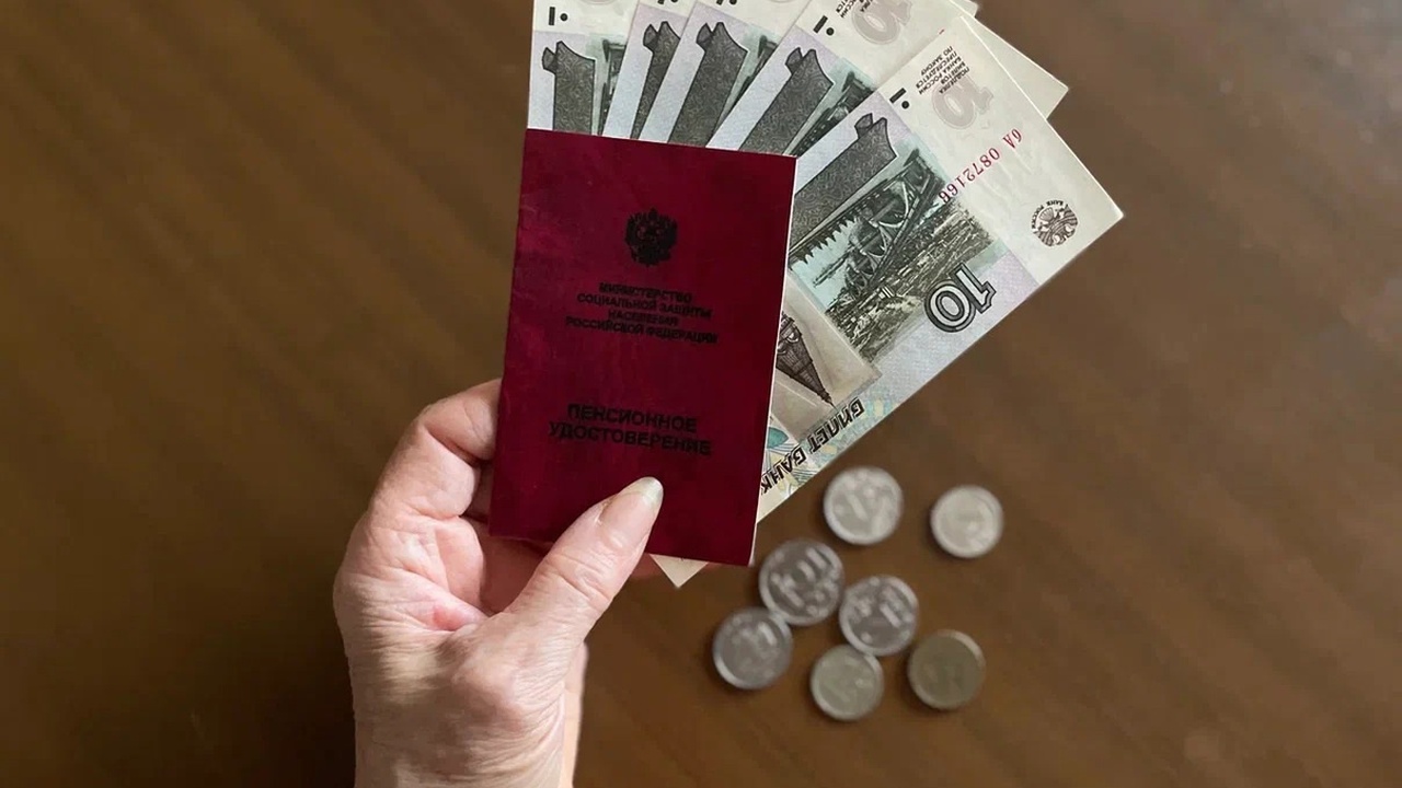 С 1 августа в России переплатят пенсии: кто получит надбавки Давайте разберемся, какие факторы дают некоторы...