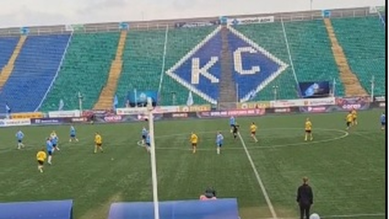 Губернатор Федорищев поздравил футболисток "Крыльев Советов" с победой над "Ростовом" Вячеслав Федорищев поздравил девушек с победой