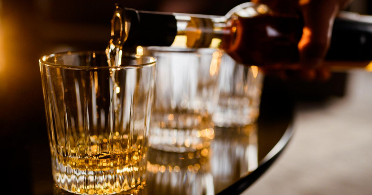 Нарколог Андрей Тюрин объяснил, как алкоголь вы...