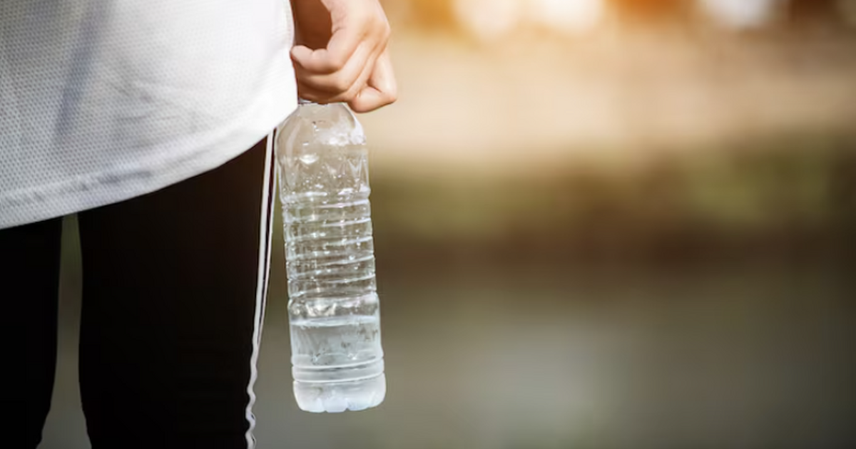 Исследование показало, что в бутилированной вод...