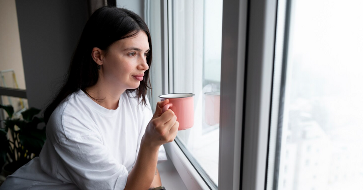 Юрист: подглядывание в окна соседей можно квалифицировать как преступление Регулярное подглядывание в окна соседей может р...