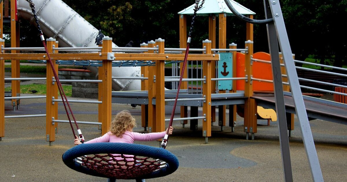 Суд в Сызрани взыскал 150 тысяч с МКУ за травму ребенка на площадке Ребенок получил повреждения, упав со шведской с...