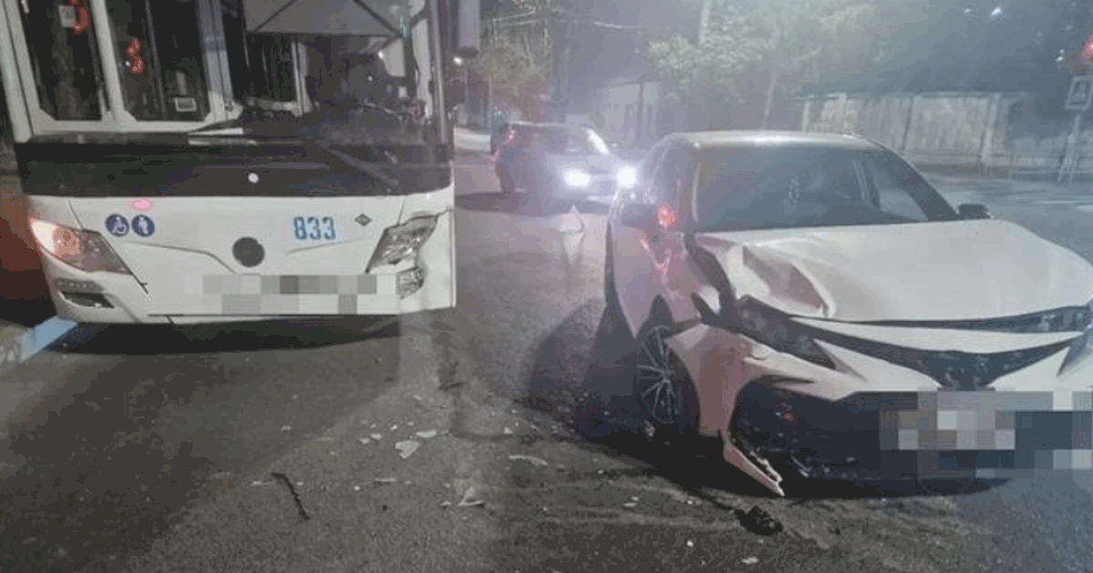 В Самаре 19 мая пострадали пассажиры автобуса после ДТП с Toyota В Самаре на улице Коммунистической столкнулись ...