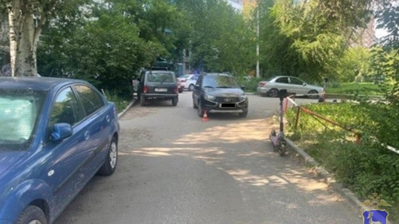 11 июня в Самаре водитель Lada Granta сбил во дворе 16-летнего самокатчика Пострадавшему рекомендовано амбулаторное лечение