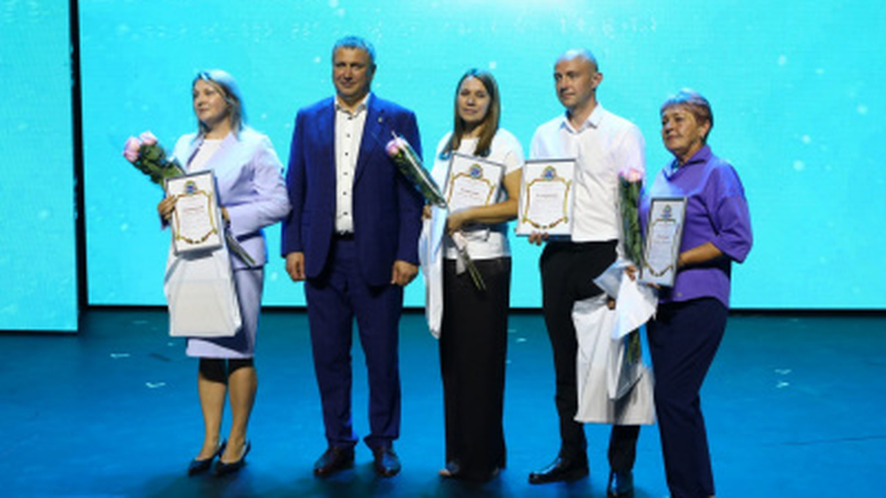 Авиаторов поздравили сенатор Марина Сидухина и ...