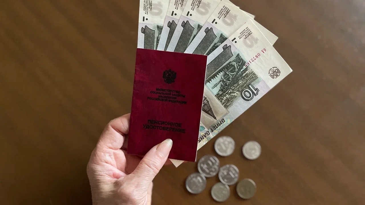 Если человек не заработал право на страховую пе...