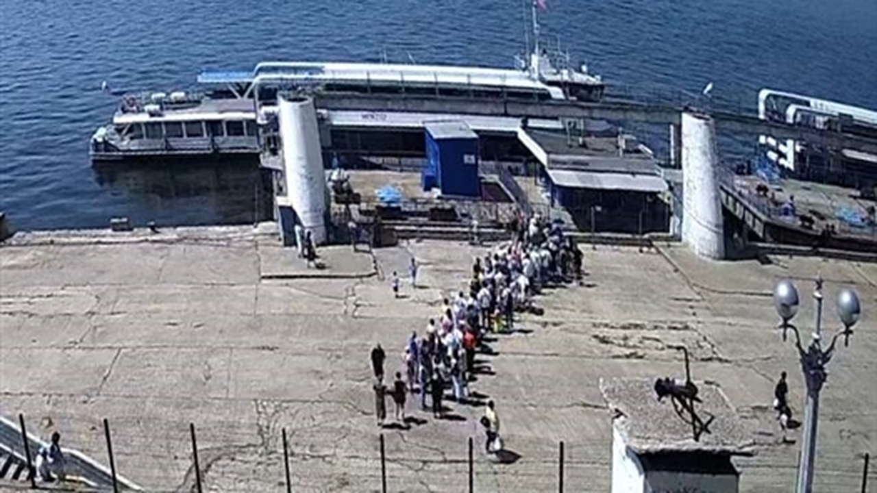 Чиновники объяснили это ажиотажным спросом на н...