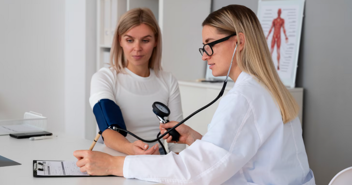 Полис ОМС покрывает базовую помощь, но ряд напр...